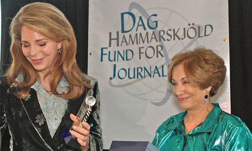 Queen Noor at left receiving Inspiration Award from Evelyn Leopold, chair of the Fund